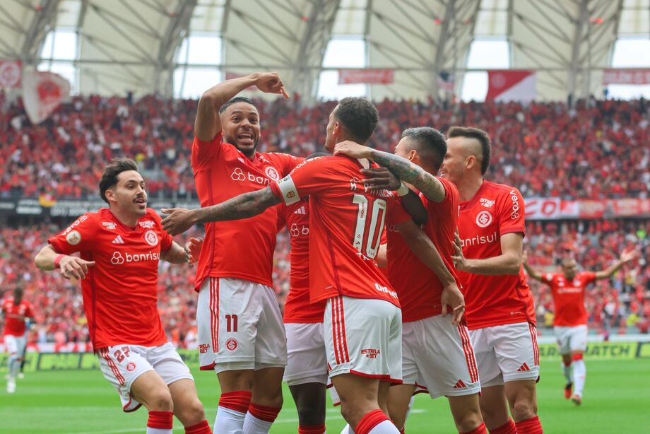 Internacional se reabilita de eliminação na Libertadores com vitória por 3 a 2 sobre o Grêmio