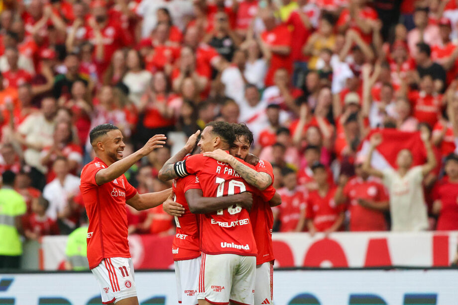 Internacional arrasa e afunda o Santos com a maior goleada do Brasileirão: 7 a 1
