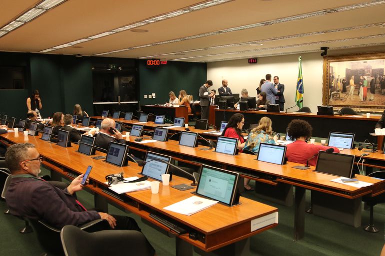 Congresso amplia ofensiva sobre STF; PEC que limita atos de ministros avança