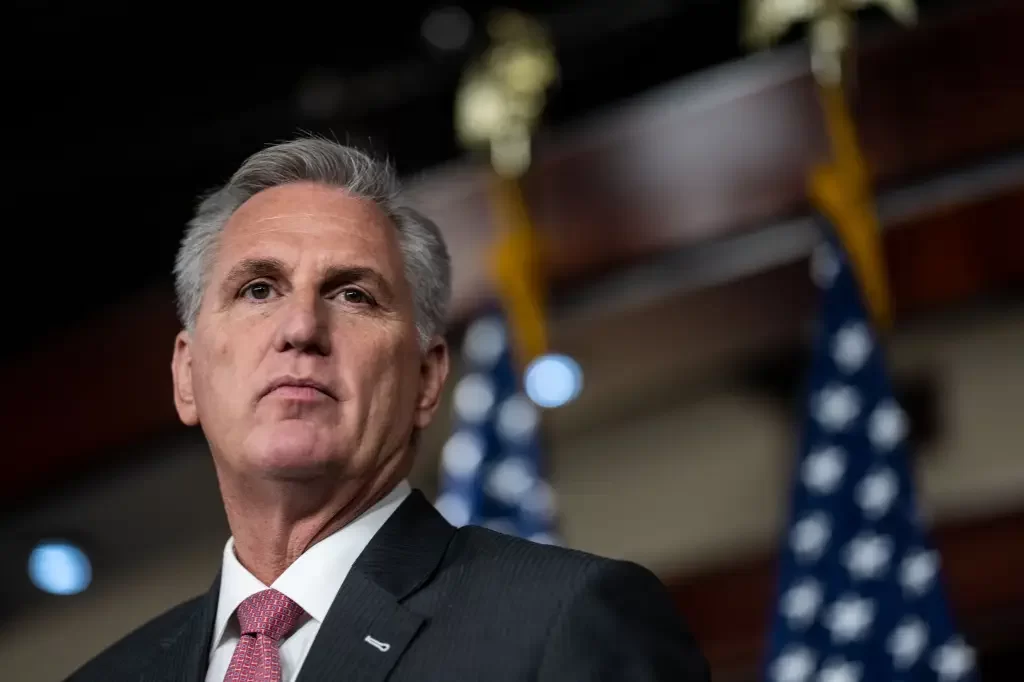 Câmara dos EUA destitui republicano Kevin McCarthy da presidência da Casa em votação histórica