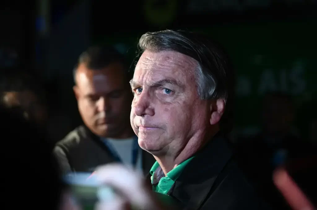 TSE retoma 2º julgamento que pede Bolsonaro inelegível por lives na campanha