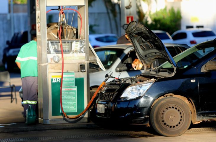 Carros movidos a Gás Natural Veicular têm isenção de IPVA no estado, mas garantir o benefício exige paciência, documentos e uma boa conexão com a internet