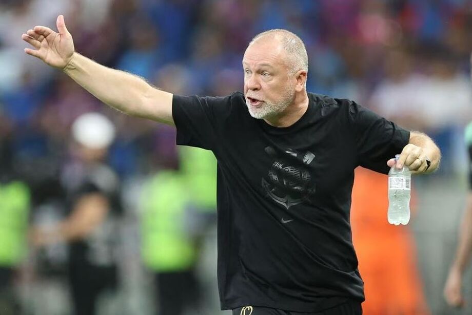 Mano Menezes comandou o Corinthians apenas uma vez no banco de reservas