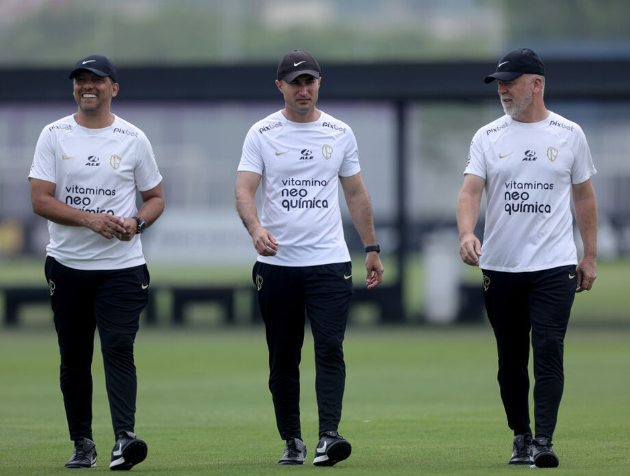 Mano usa força psicológica para turbinar Corinthians na retomada do Brasileiro