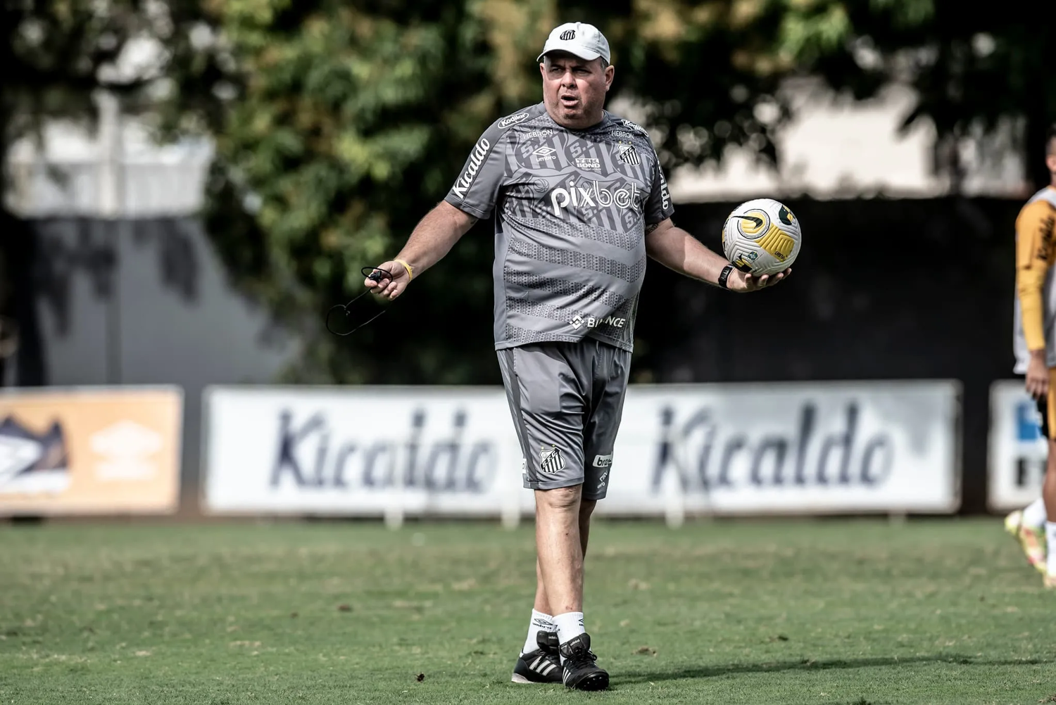 Marcelo Fernandes ganha opções ofensivas no Santos e Silvera espera se tornar um 'talismã'