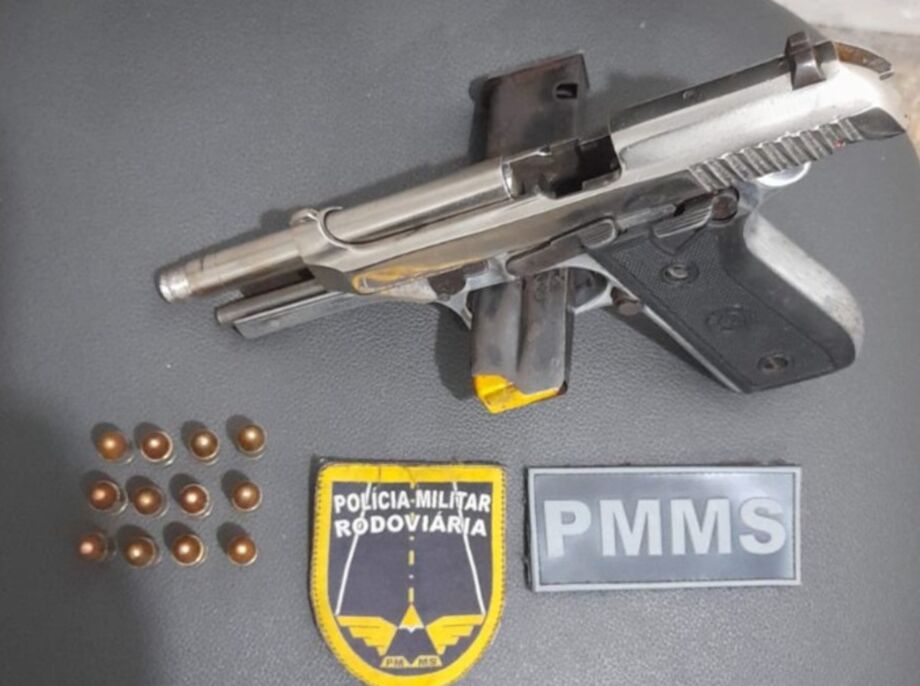 Armamento encontrado com um dos cooptados para matar os traficantes rivais