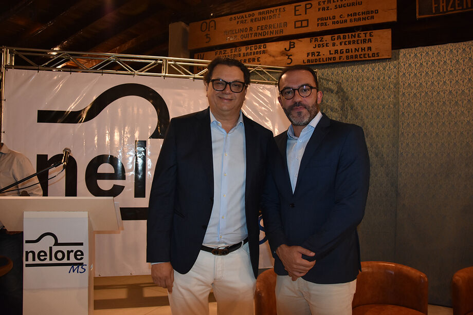 O chefe de gabinete da presidência da Fiems, Robson Del Casale, representando o presidente da federação, Sérgio Longen, prestigia a posse do presidente da Nelore, Paulo Matos