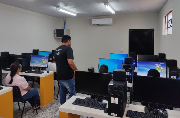 Para capacitar egressos e familiares, Agepen inaugura sala de informática no Escritório Social