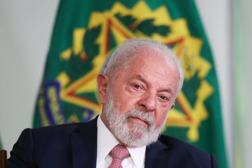 Lula está internado após cirurgia no quadril.