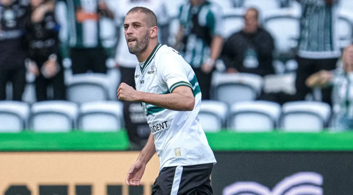 Slimani marca, Coritiba bate Athletico-PR e ganha fôlego na luta contra o rebaixamento