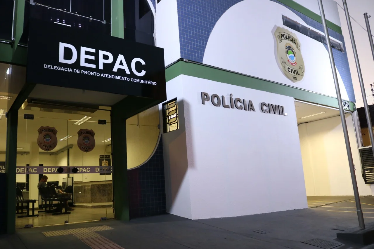 Pai procurou a polícia após receber mensagens com ameaças e xingamentos do namorado da filha