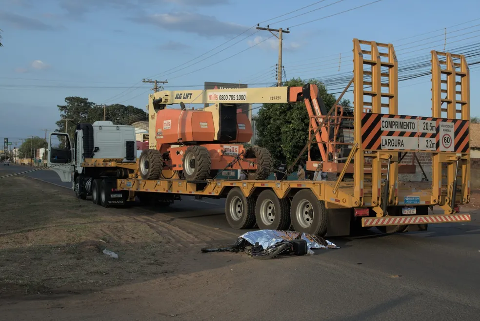 Ciclista foi atropelada por uma carreta em Três Lagoas