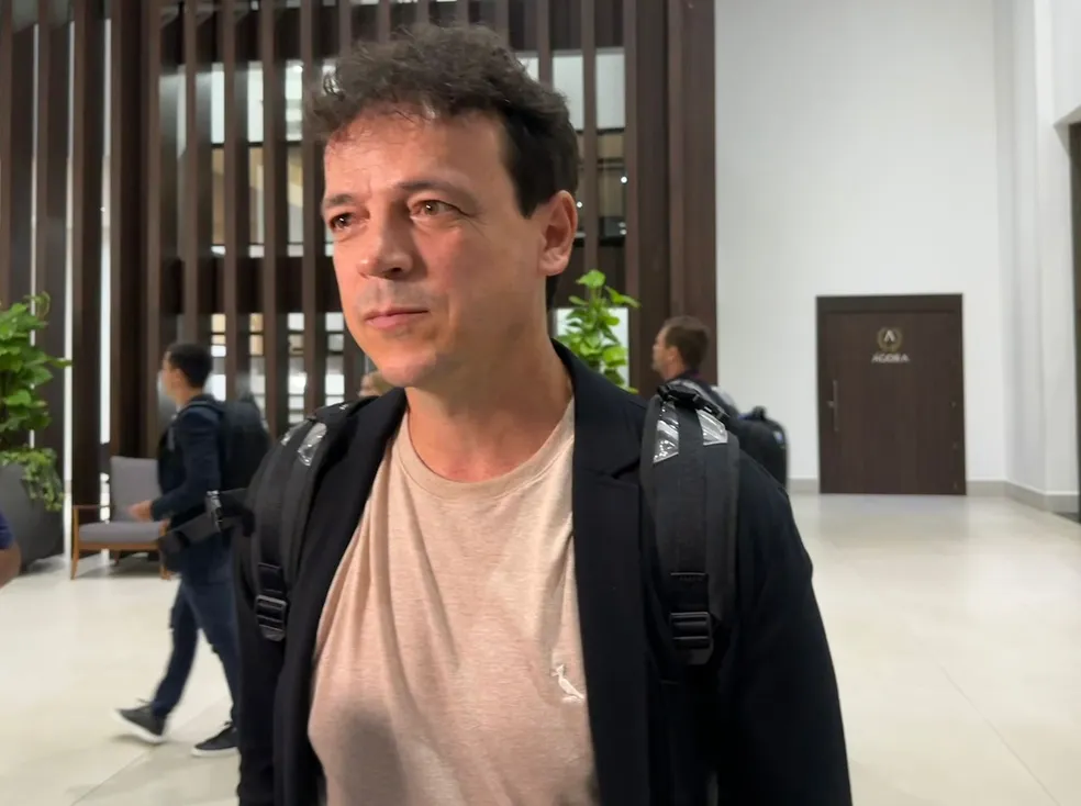 Fernando Diniz em apresentação à seleção brasileira em Cuiabá