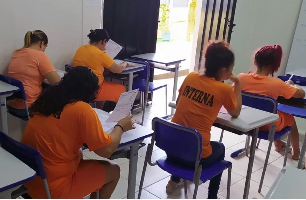 A prova voltada às pessoas em situação de prisão segue o mesmo formato da regular, o que muda é o conteúdo das questões.