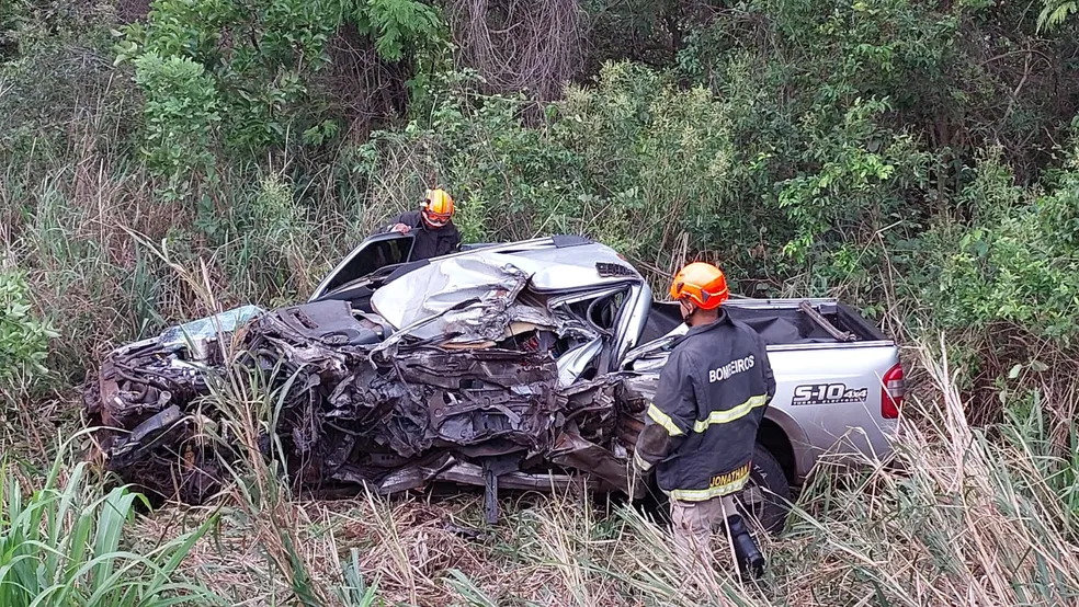Veículo ficou completamente destruído