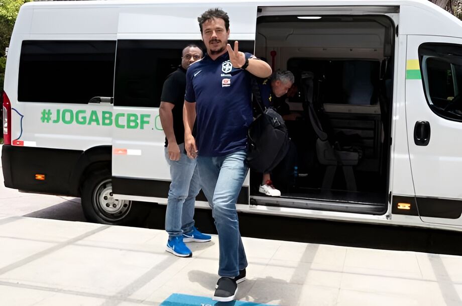Fernando Diniz, técnico da seleção, tem convocados alguns jovens jogadores para renovar o grupo da seleção