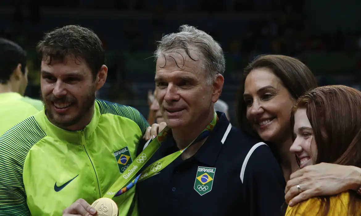 Bernardinho voltará ao comando da seleção masculina de vôlei, diz jornalista