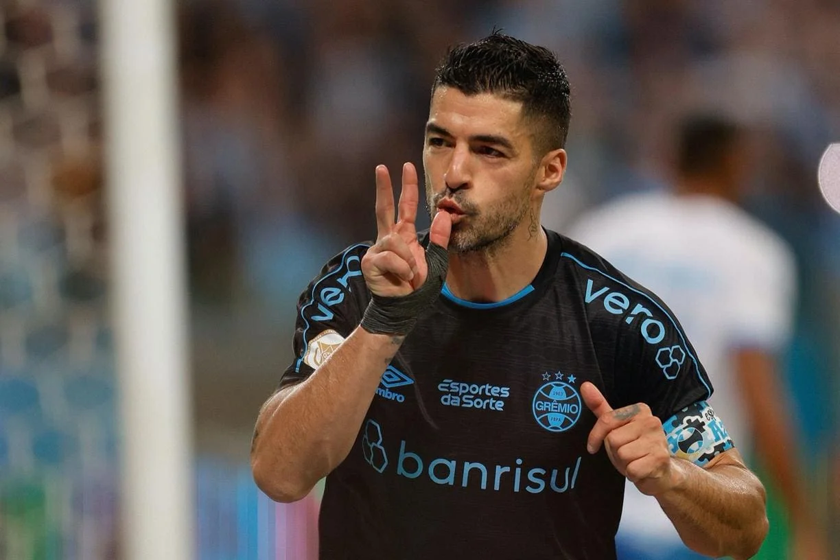 Grêmio supera o Bahia com gol de Suárez, engata 4ª vitória seguida e cresce no Brasileirão