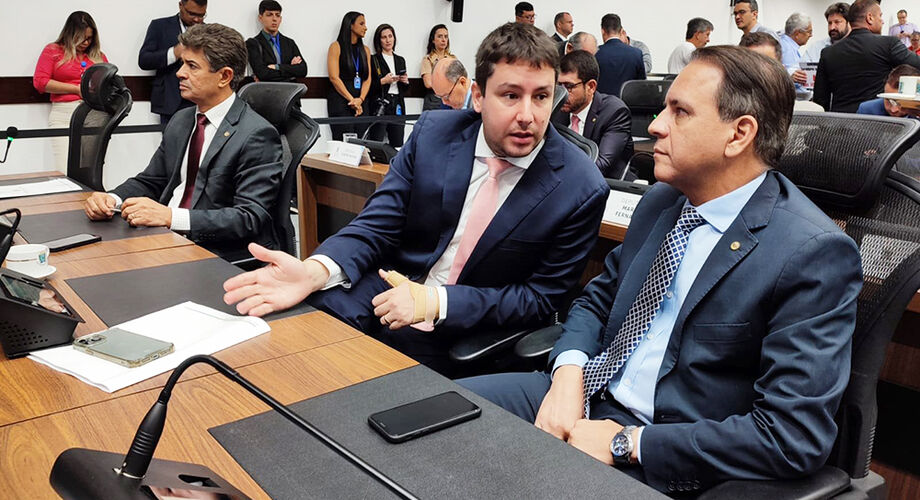 Deputados debateram o assunto