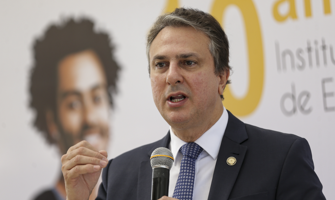 Camilo Santana, ministro da Educação.