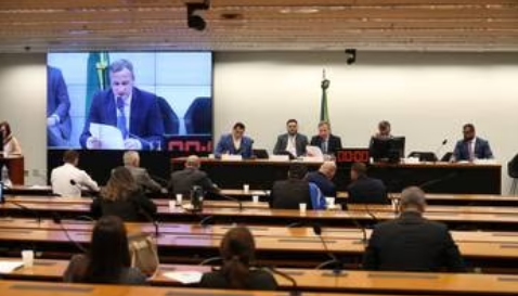 Bancada da bala reage a decreto de Lula que aumenta impostos para armas: 'Política revanchista'