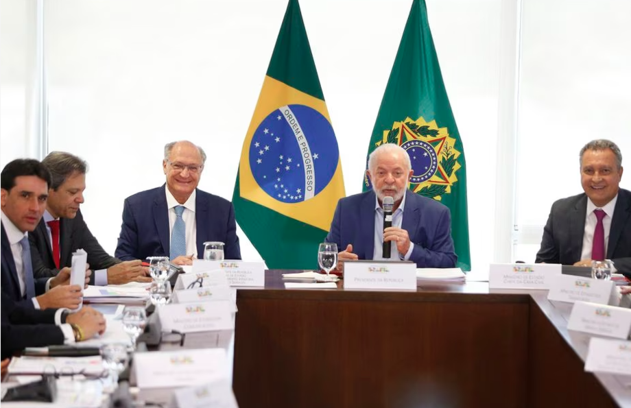 Lula durante reunião ministerial nesta sexta.