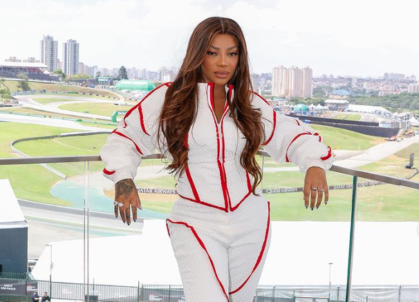 Ludmilla foi convidada para cantar o Hino Nacional no GP de Fórmula 1 em São Paulo