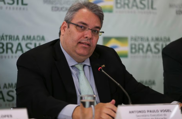 Antonio Paulo Vogel em entrevista coletiva em junho de 2019, quando era secretário-executivo do Ministério da Educação do governo Bolsonaro