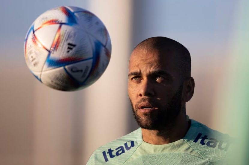 Daniel Alves está preso por suposta agressão sexual contra mulher em boate de Barcelona.
