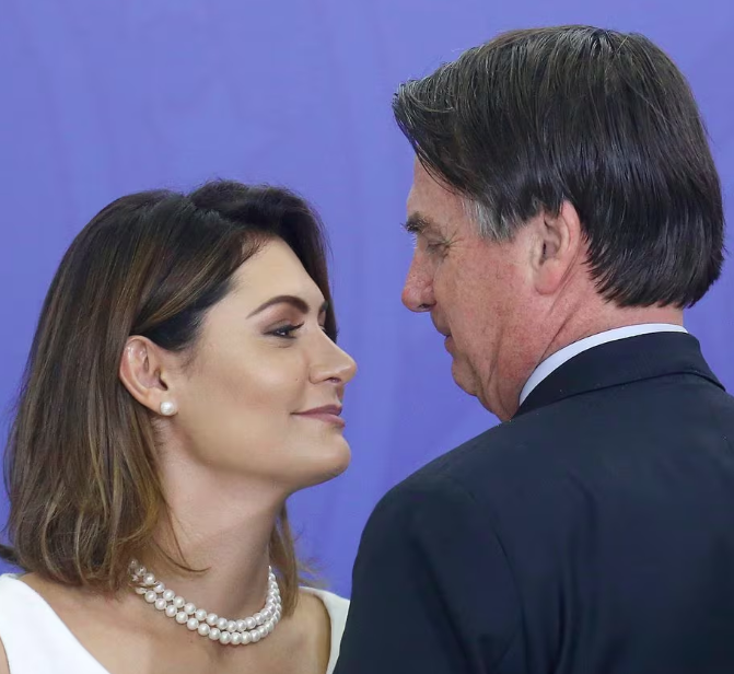 O ex-presidente Jair Bolsonaro (PL) e sua esposa Michelle