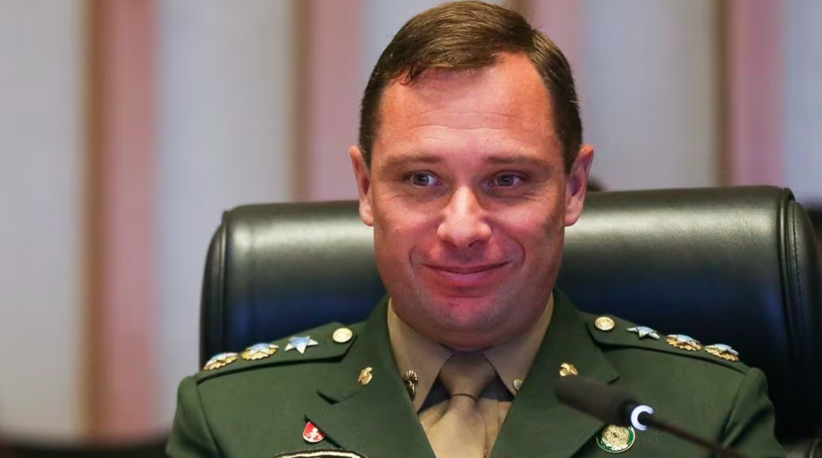 Mauro Cid disse à PF que entregou dinheiro da venda de joias nas mãos de Jair Bolsonaro