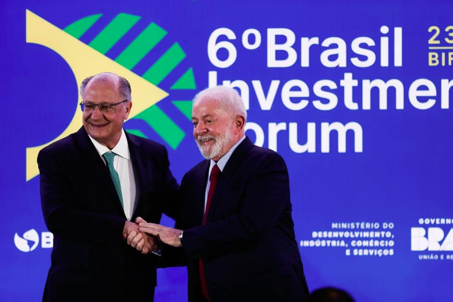 Lula sugeriu que País estabeleça meta de chegar a 1 trilhão de dólares de comércio exterior.
