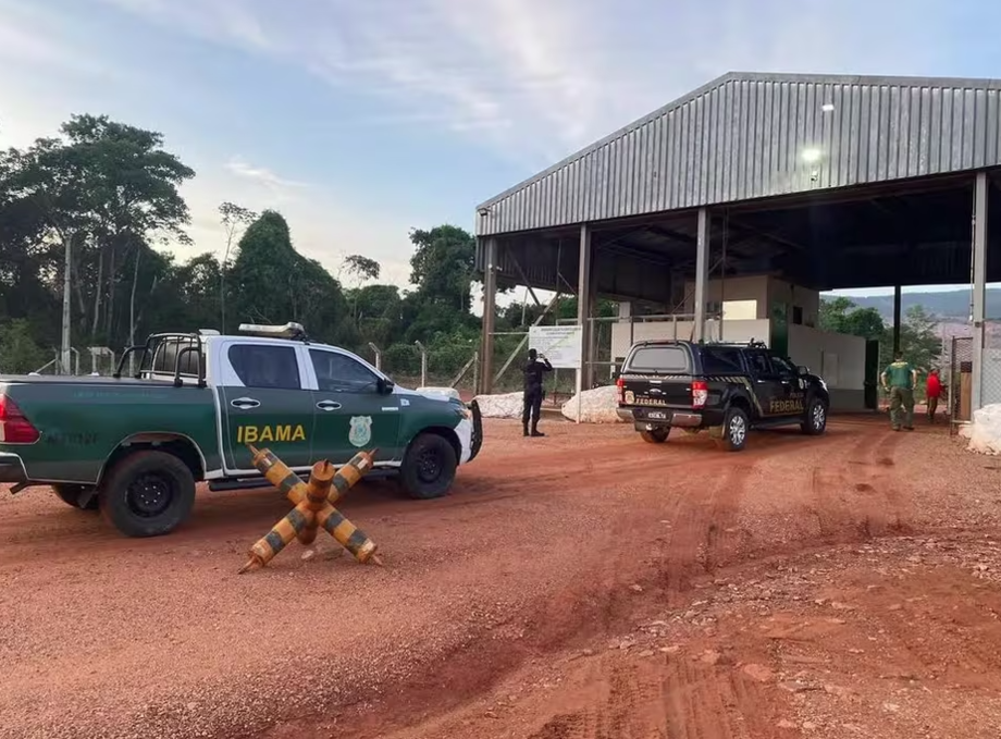 Agentes da PF e do Ibama fazem buscas em cidades do Mato Grosso em operação contra remessa ilegal de mercúrio para garimpos na Amazônia.