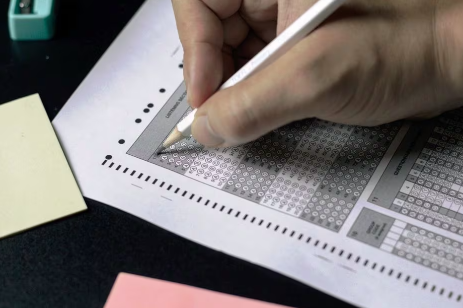 Confira vagas disponíveis em editais de concursos públicos.