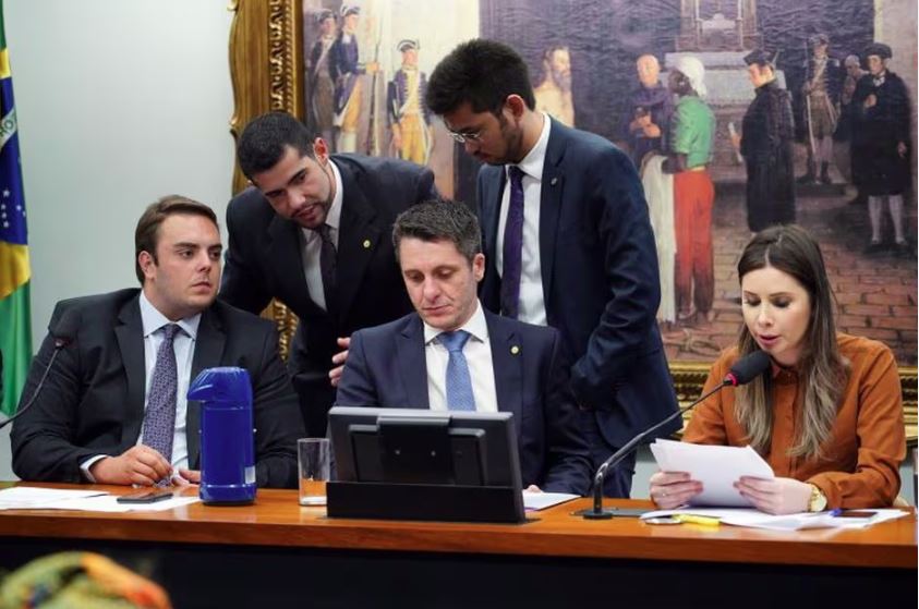 Deputada Caroline de Toni em sessão da Câmara