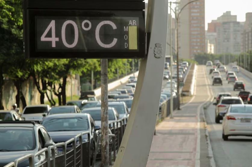 Como amenizar o calor dentro do quarto? Veja dicas