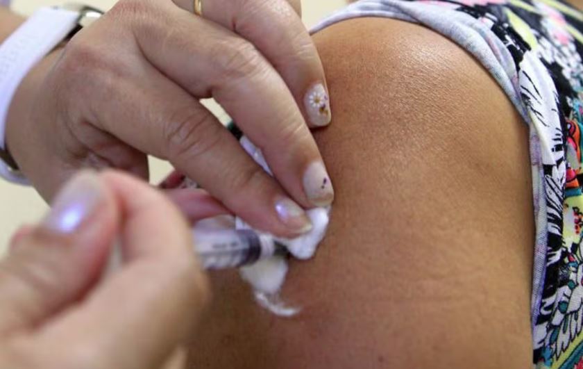 Bolsonaristas pedem adiamento de votação de projeto para vacinação em escolas
