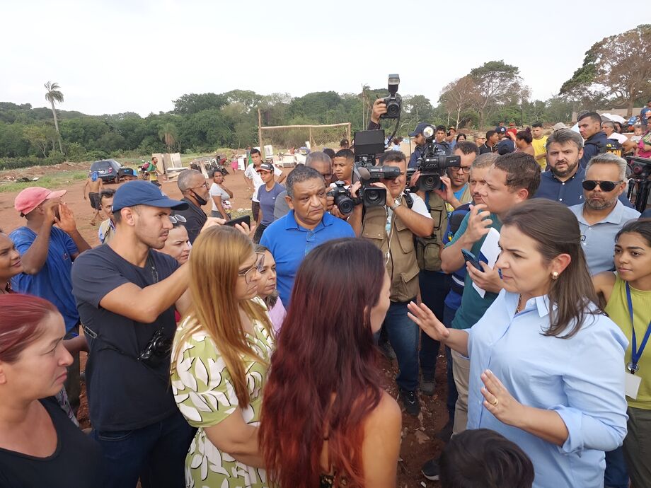Prefeita Adriane esteve no local