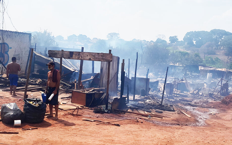 Barracos foram destruídos
