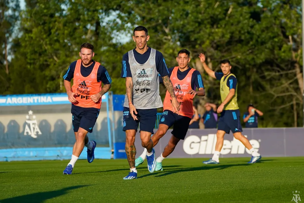Scaloni faz mistério, mas Argentina deve ter Messi e Di María contra o Brasil