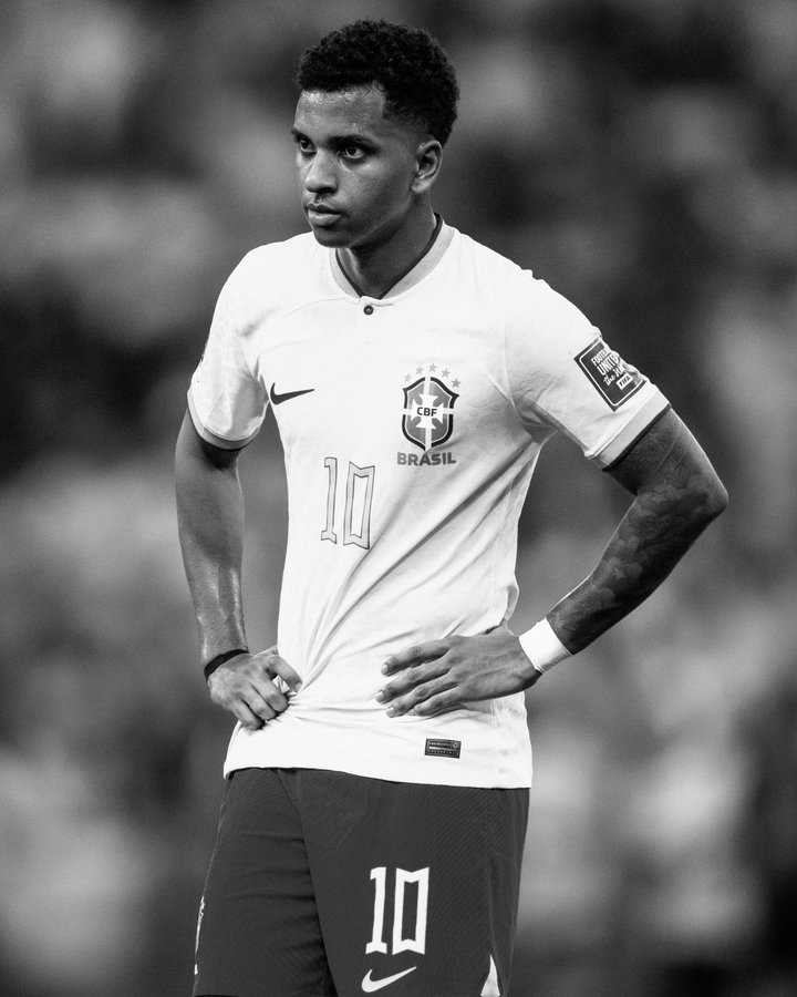 Rodrygo condena mensagens racistas após discussão com Messi: 'Comportamento criminoso'