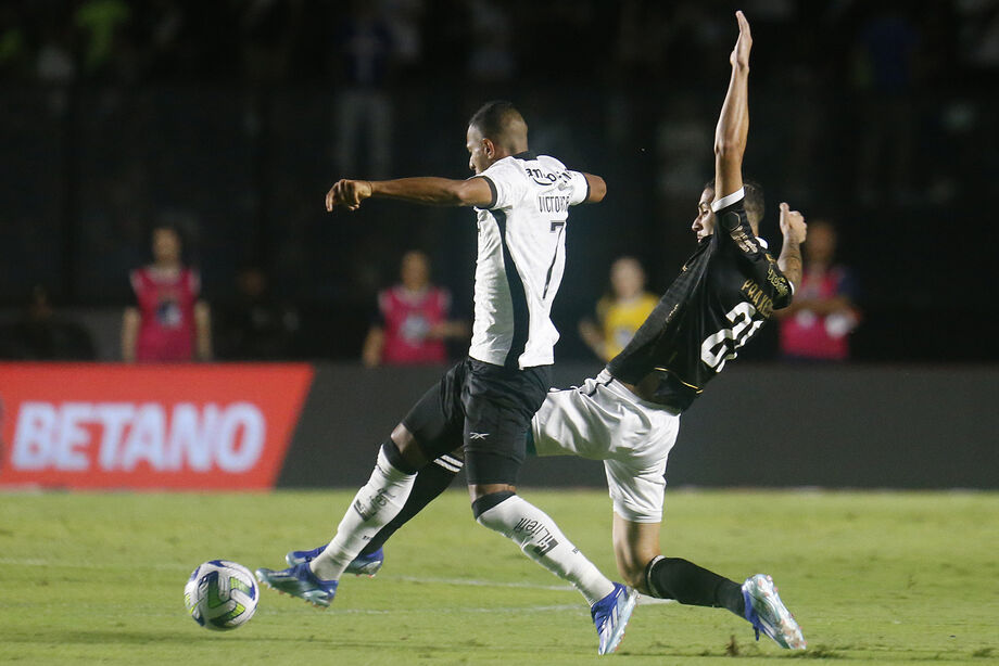 Botafogo perde 3ª seguida, tem título ameaçado e Vasco sai da zona de queda do Brasileirão