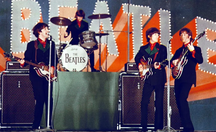 'Now and Then1 música nova dos Beatles é lançada.