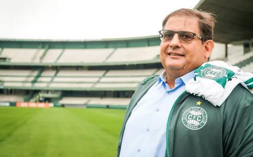 Guto Ferreira comandou o time em 2022.