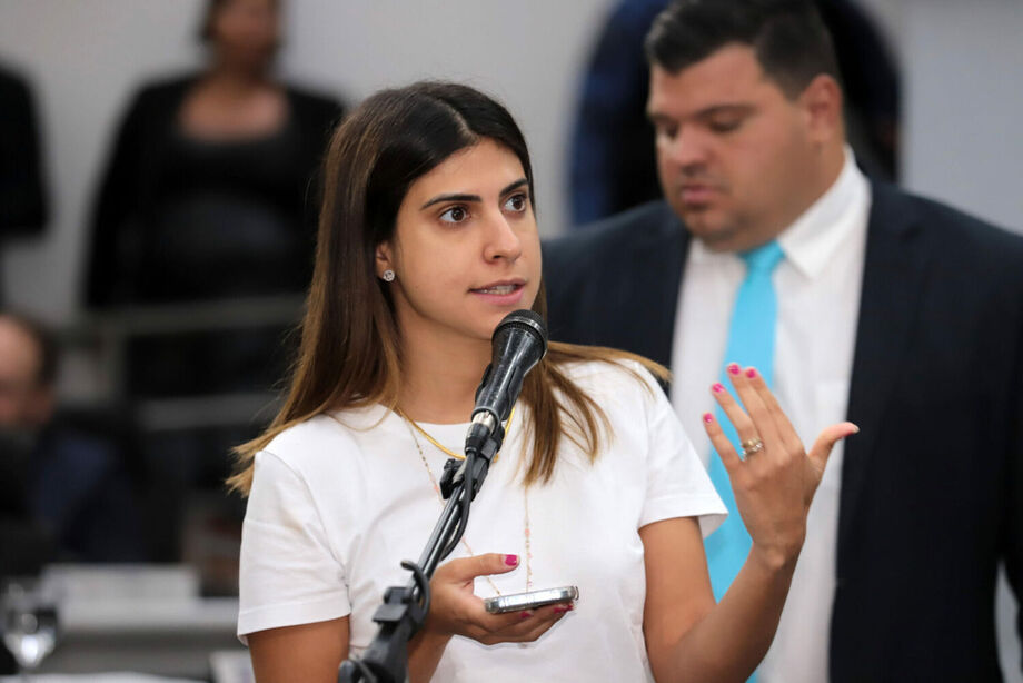 Deputada de MS apresenta proposta para criminalizar 'deep fake' no Brasil