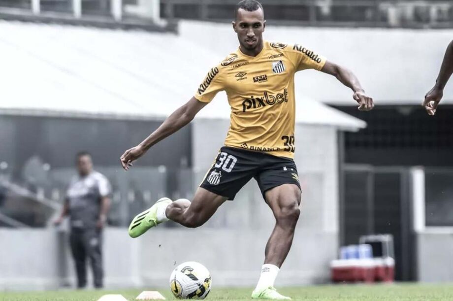 Lucas Braga projeta sequência do Santos