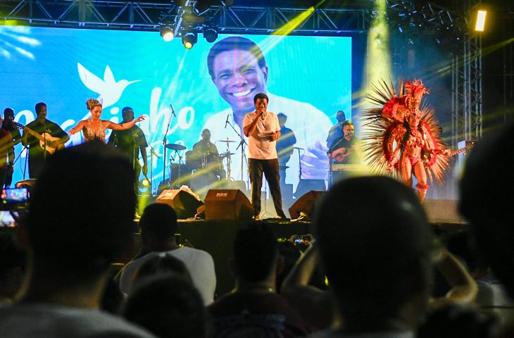 Neguinho da Beija-Flor encanta a plateia no segundo dia do Festival América do Sul