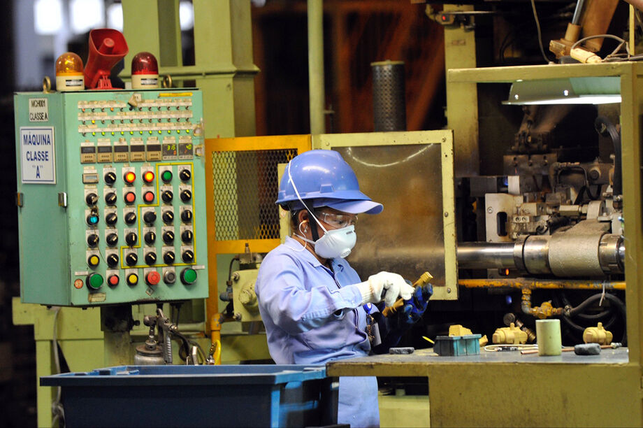 A produção industrial de Mato Grosso do Sul se manteve estável ou em crescimento na passagem entre os meses de setembro e outubro