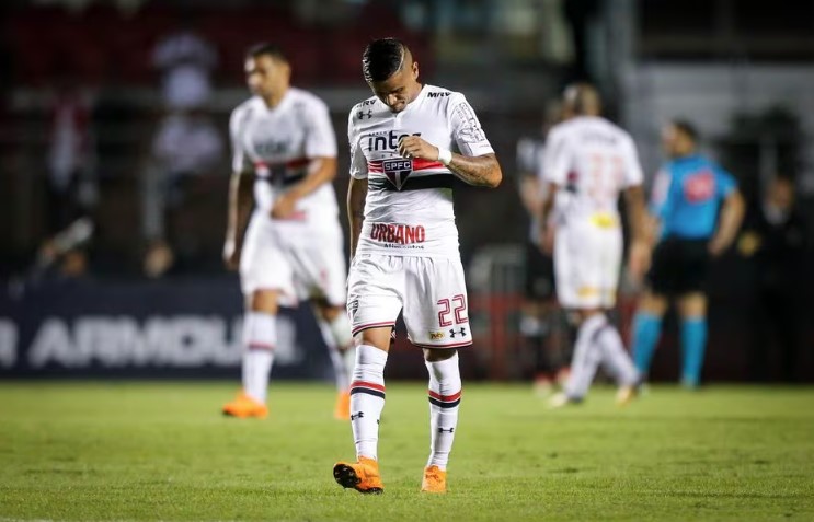 Everton teve passagens por São Paulo, Flamengo e Grêmio ao longo de sua carreira.