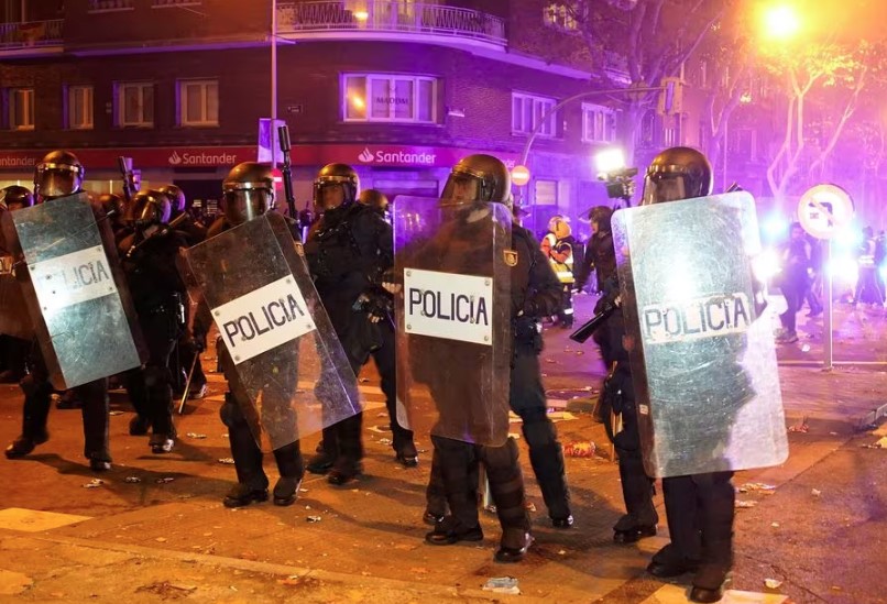 As manifestações terminaram em confrontos com a polícia e na detenção de manifestantes